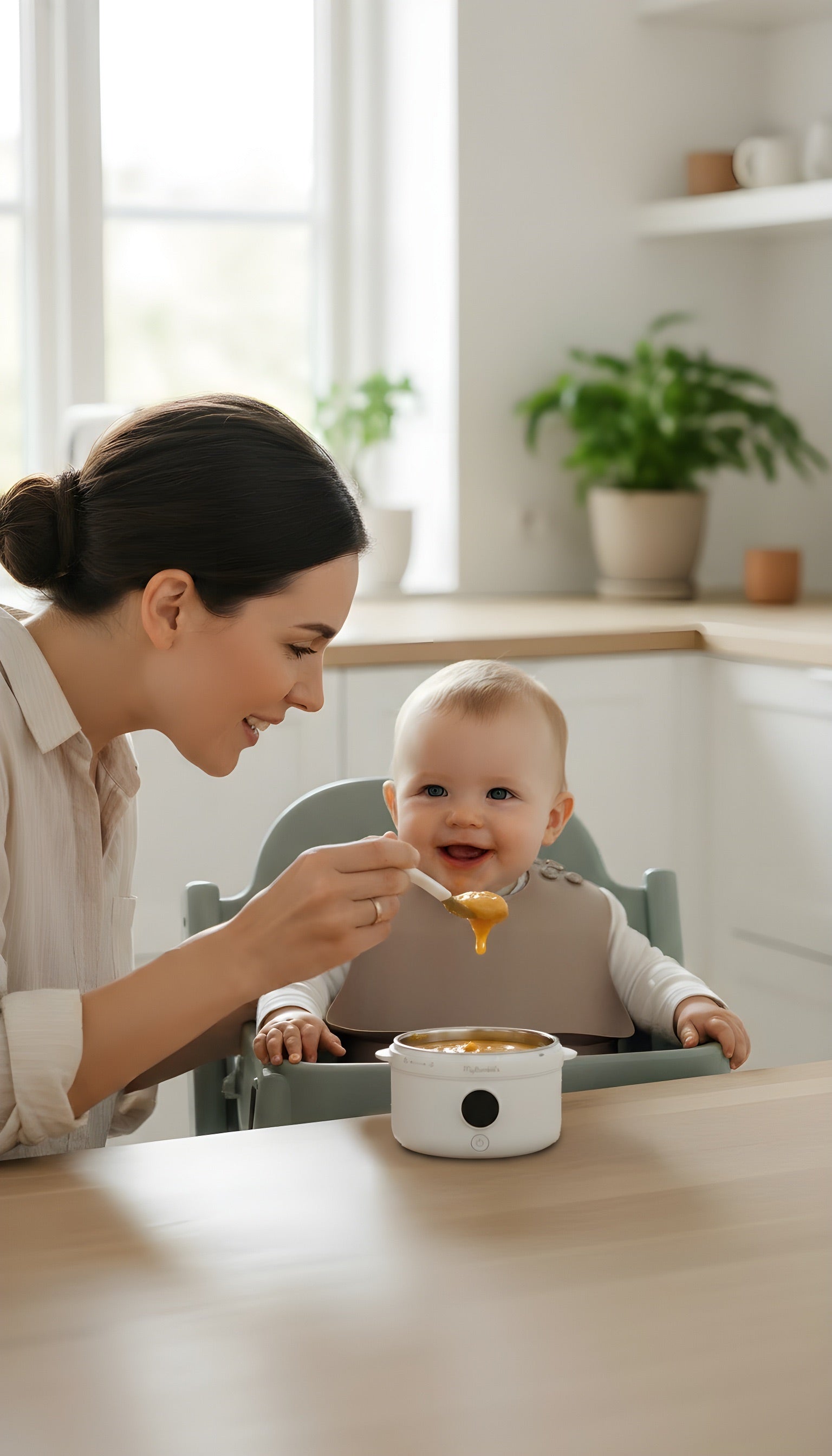 Feeding your baby warm purées has never been easier